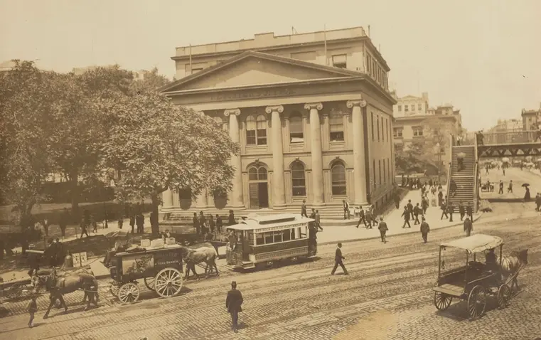 Historical photograph of New York City in the early 1900s showing crowded tenement buildings